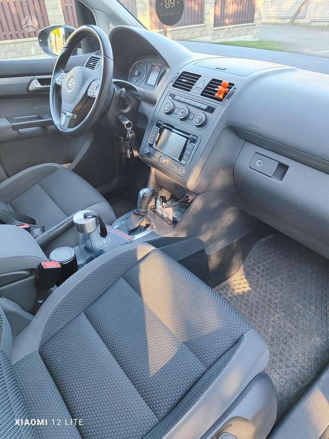 Volkswagen Touran - 10