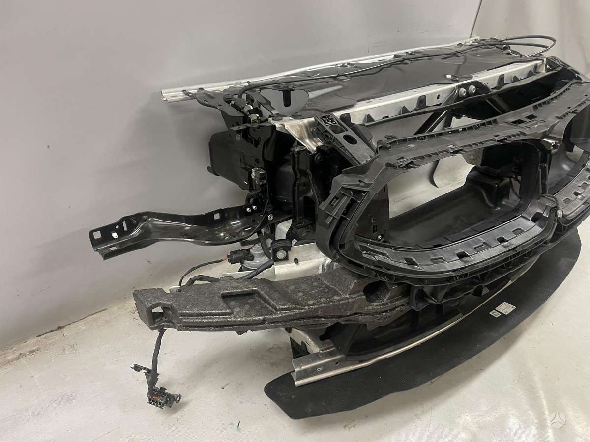 BMW M8 body parts