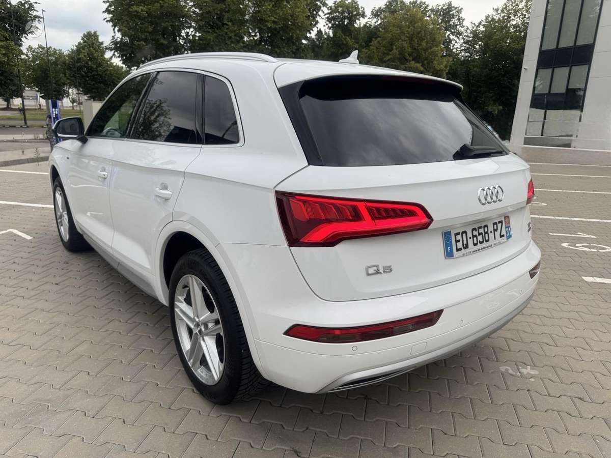 Audi Q5, 2.0 l., off-road / crossover