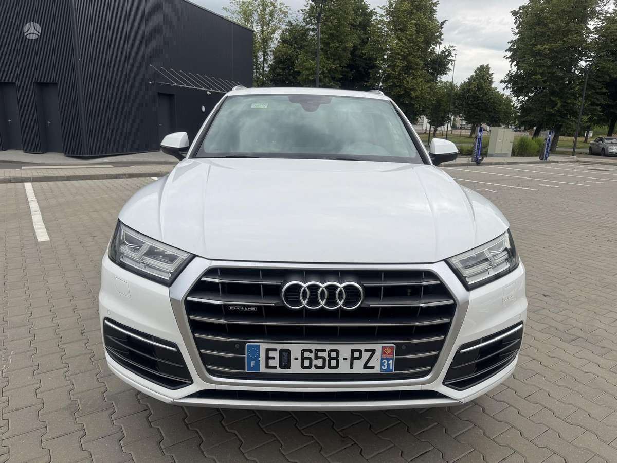 Audi Q5, 2.0 l., off-road / crossover