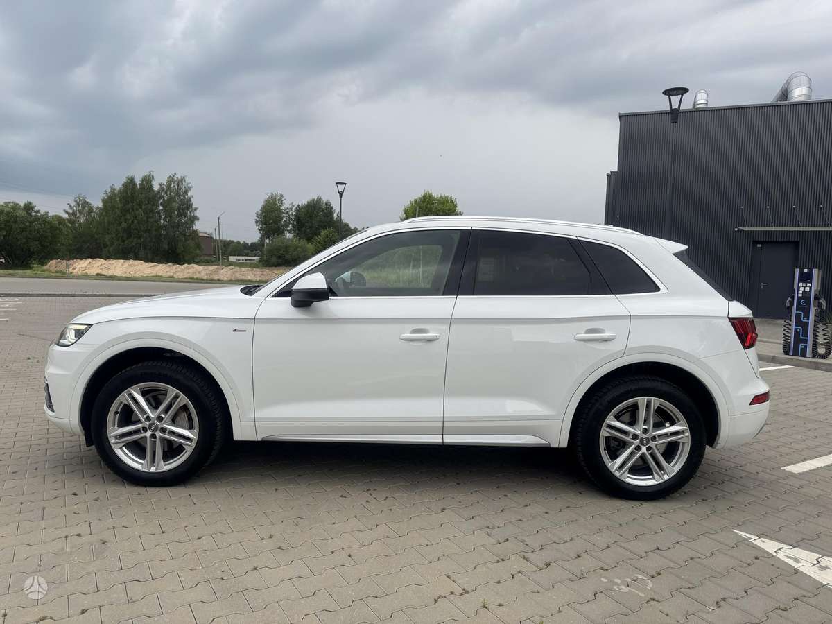 Audi Q5, 2.0 l., off-road / crossover