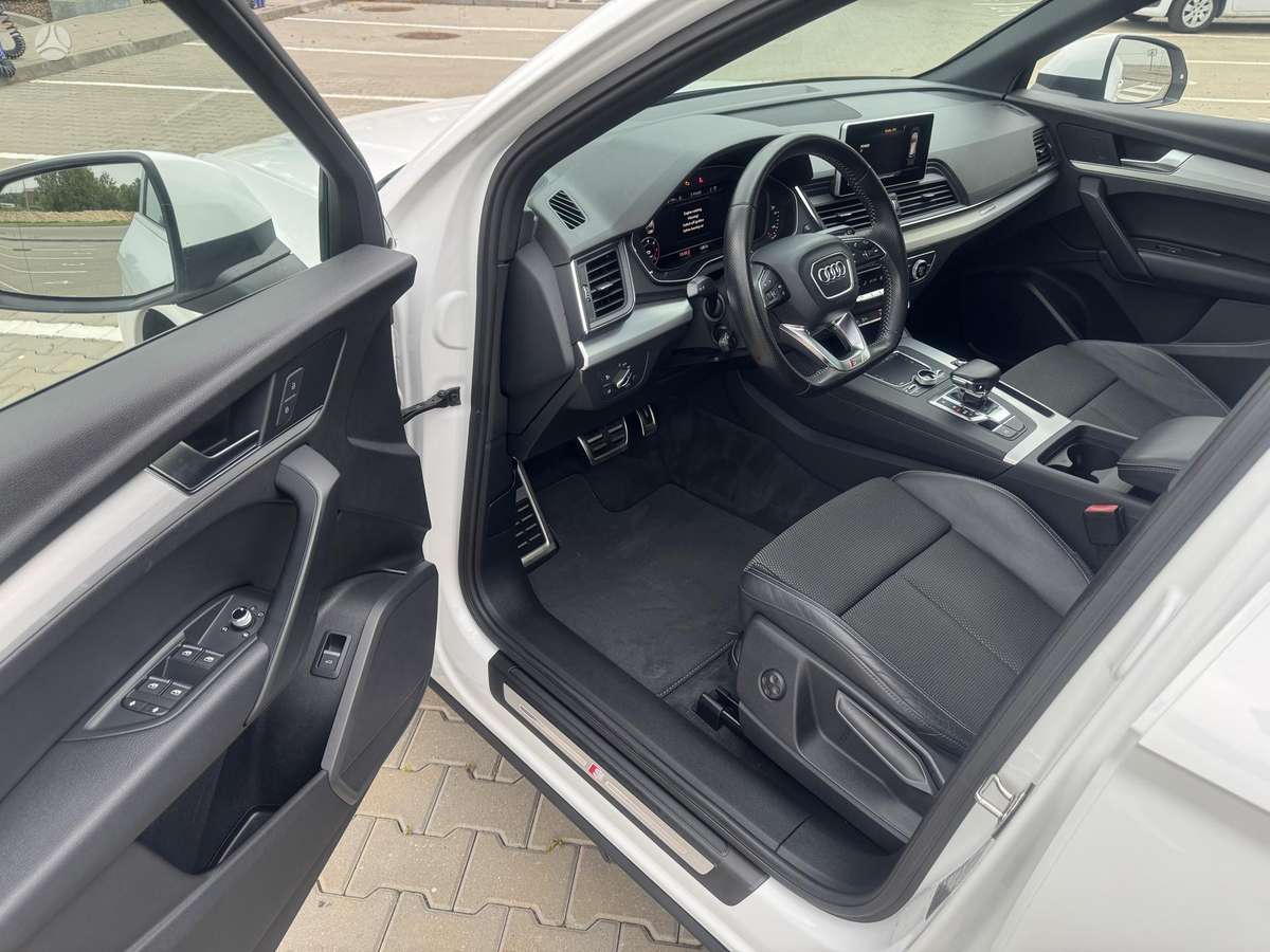 Audi Q5, 2.0 l., off-road / crossover