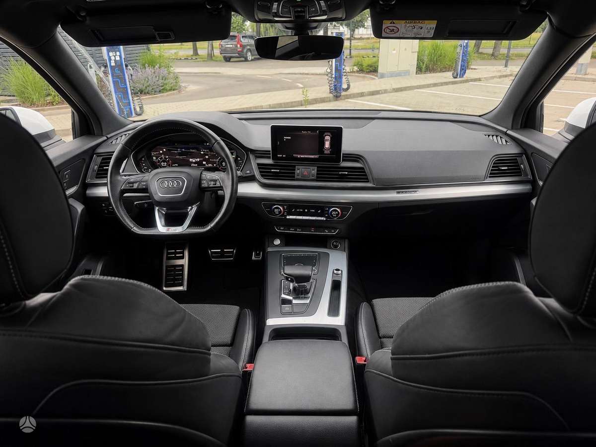 Audi Q5, 2.0 l., off-road / crossover