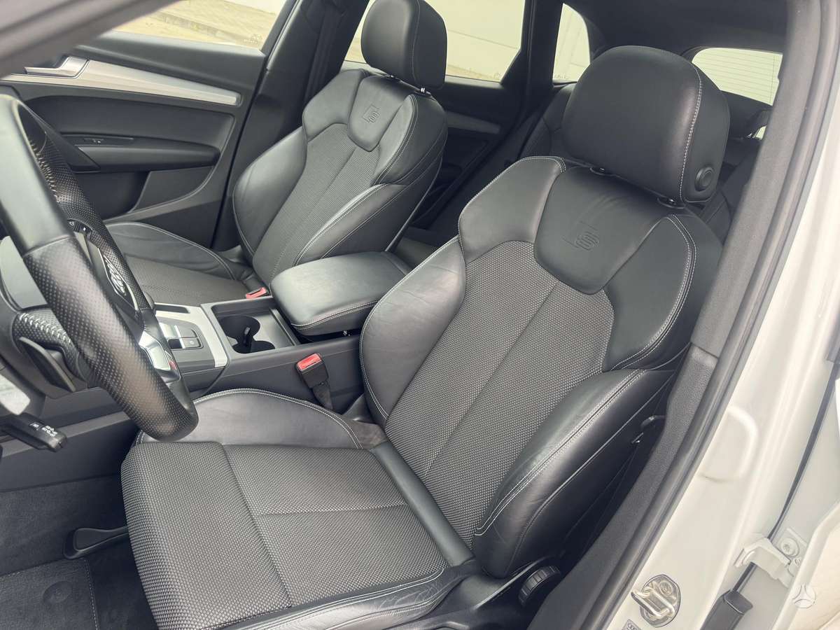 Audi Q5, 2.0 l., off-road / crossover