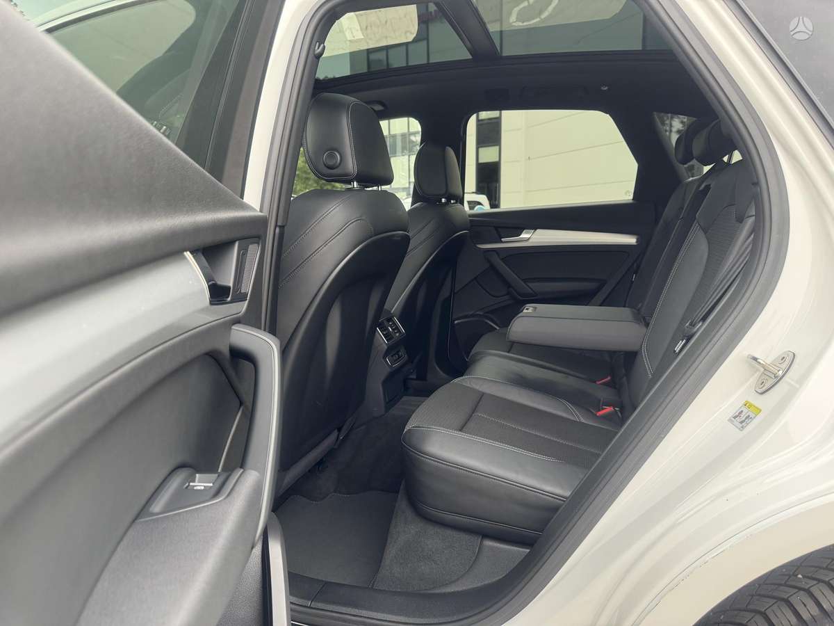 Audi Q5, 2.0 l., off-road / crossover