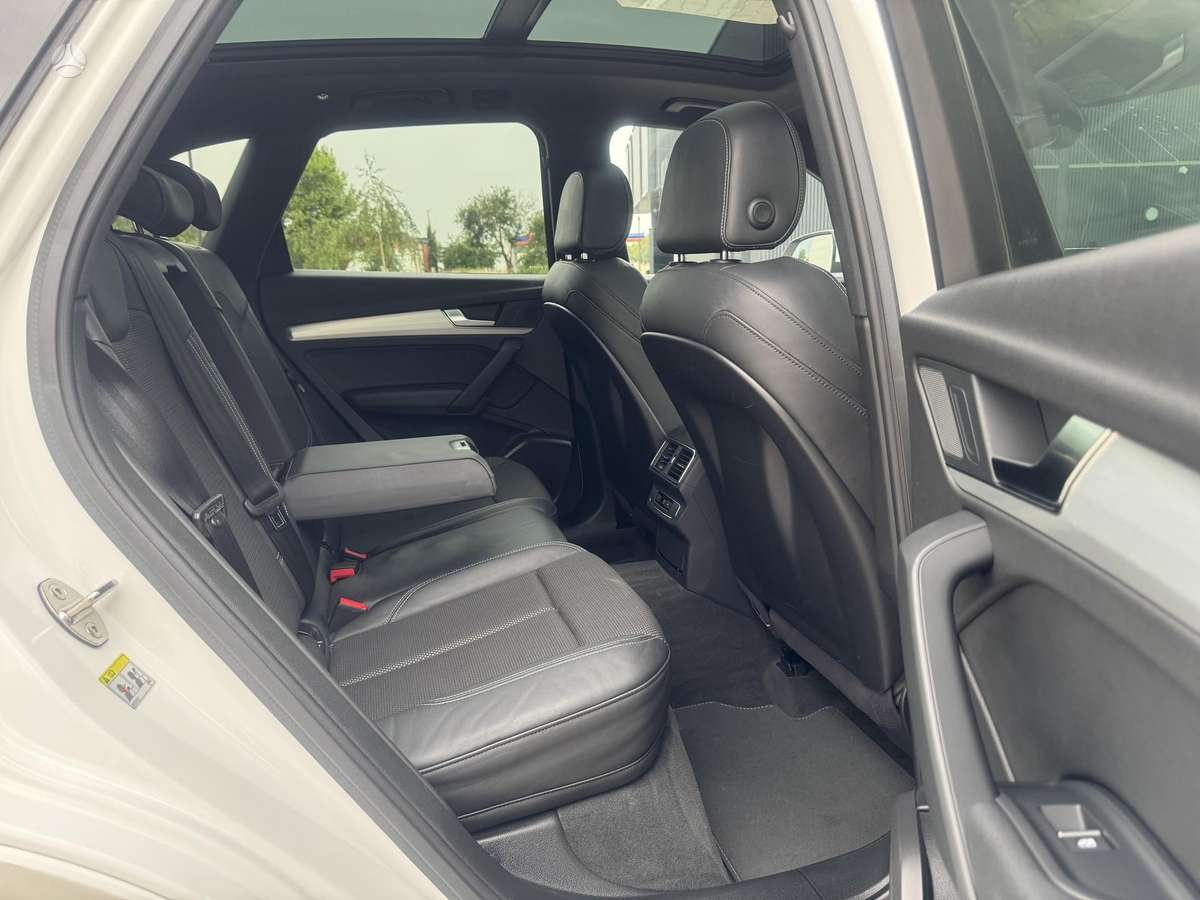 Audi Q5, 2.0 l., off-road / crossover