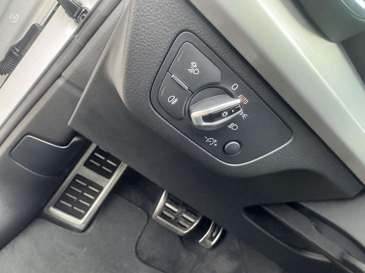 Audi Q5, 2.0 l., off-road / crossover