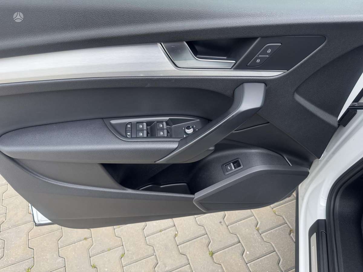 Audi Q5, 2.0 l., off-road / crossover