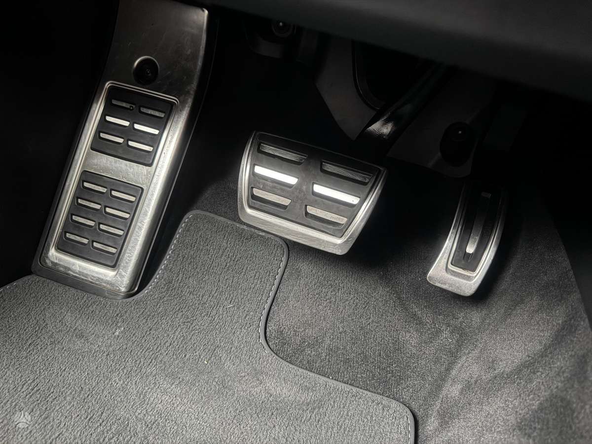 Audi Q5, 2.0 l., off-road / crossover