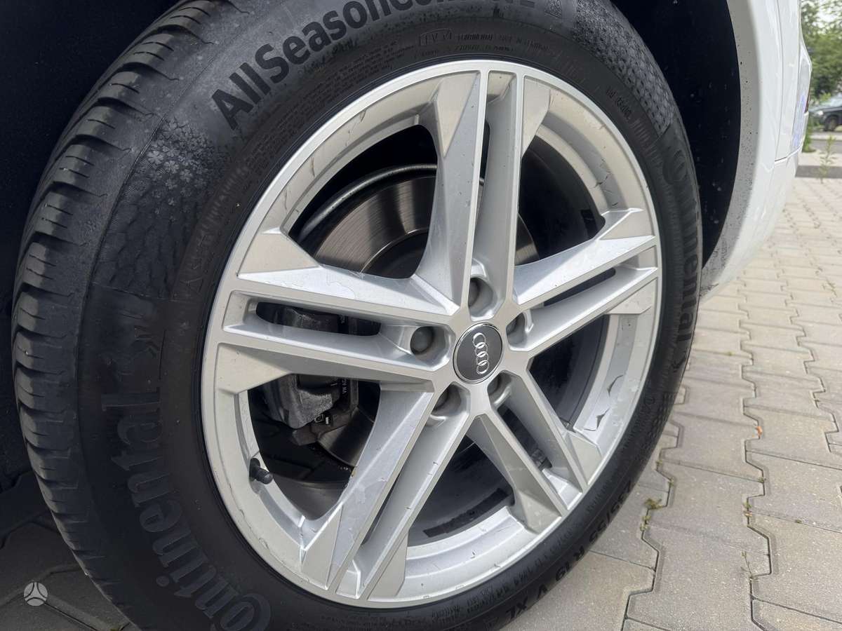 Audi Q5, 2.0 l., off-road / crossover