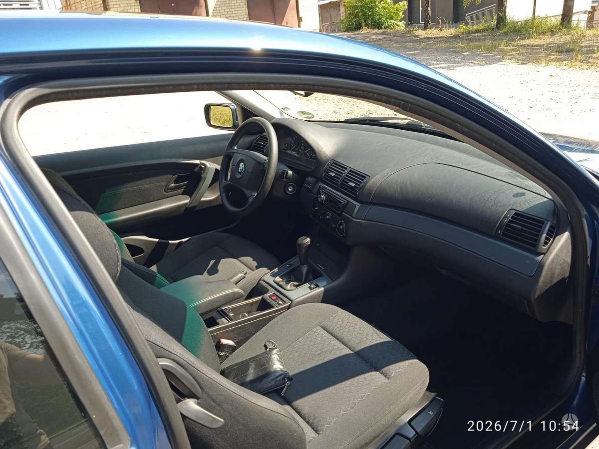 BMW 320, 2.0 l., hatchback