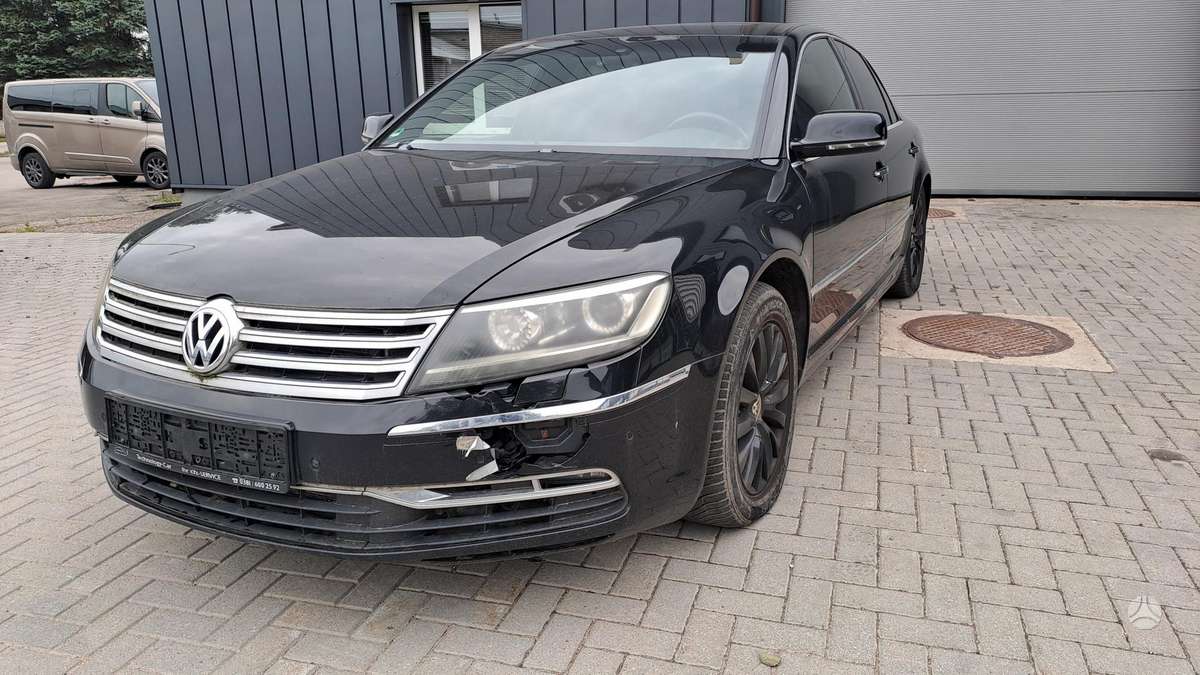 Volkswagen Phaeton - 1