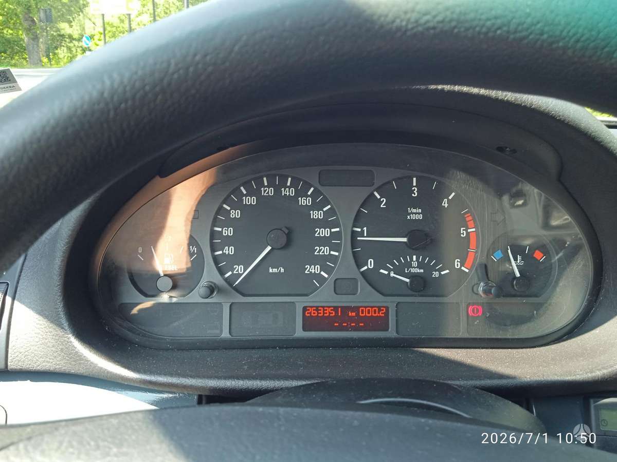 BMW 320, 2.0 l., hatchback