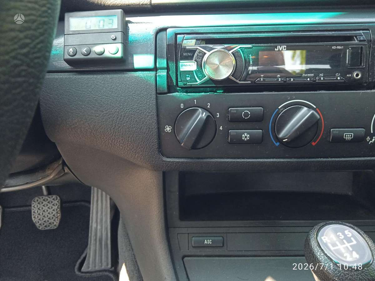 BMW 320, 2.0 l., hatchback