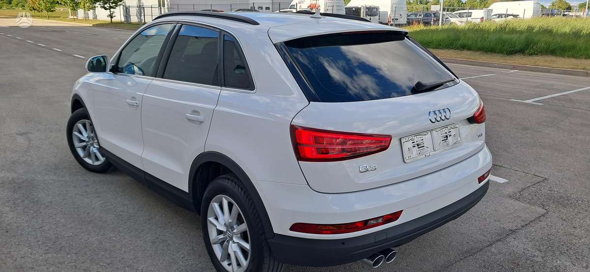 Audi Q3, 2.0 l., off-road / crossover