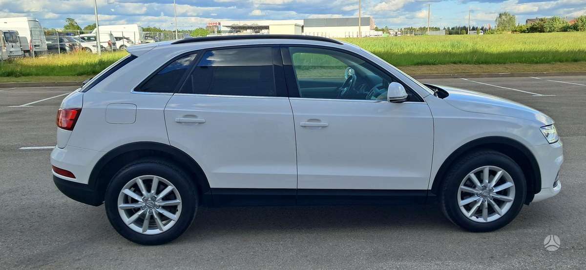 Audi Q3, 2.0 l., off-road / crossover