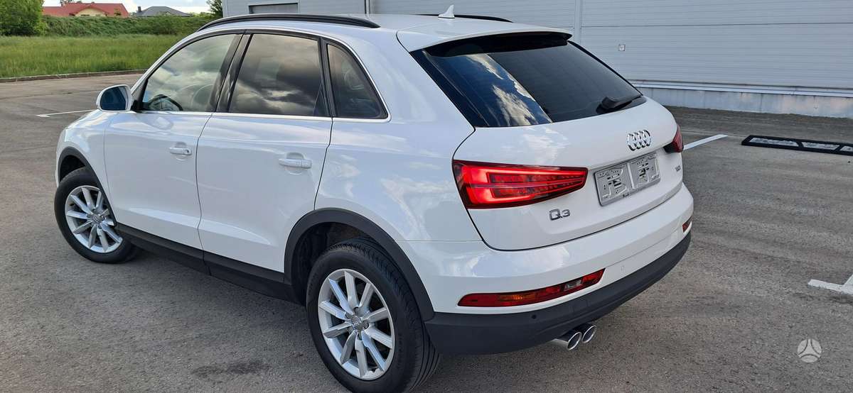 Audi Q3, 2.0 l., off-road / crossover