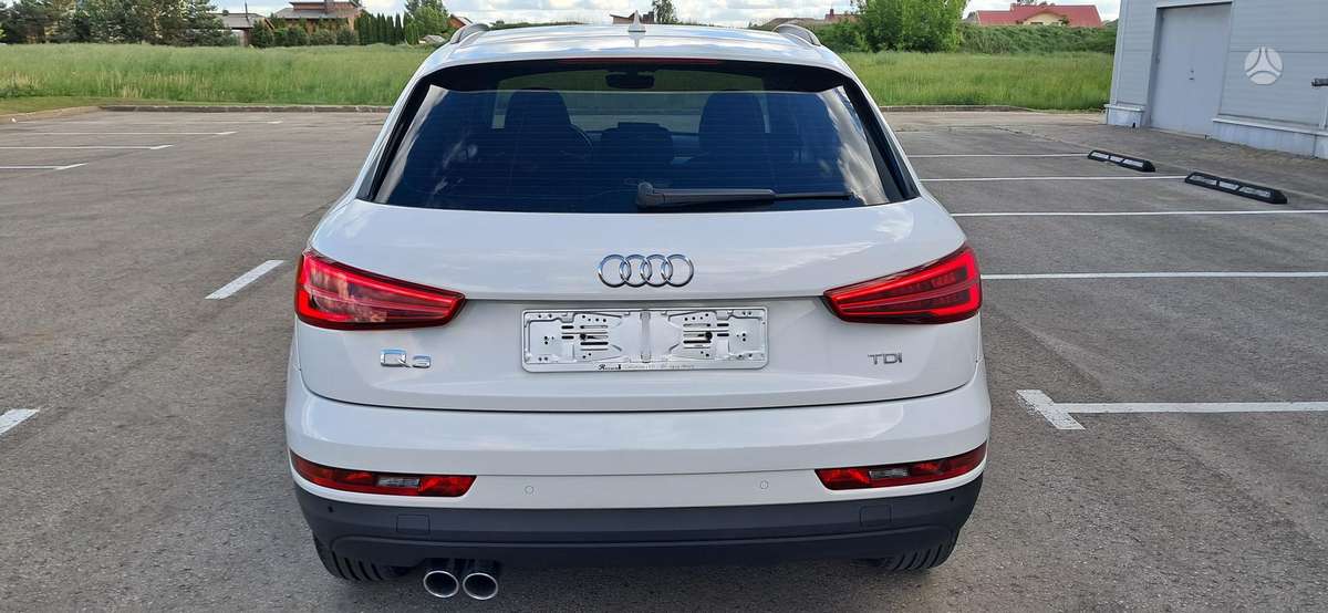 Audi Q3, 2.0 l., off-road / crossover