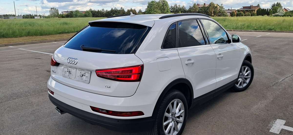 Audi Q3, 2.0 l., off-road / crossover