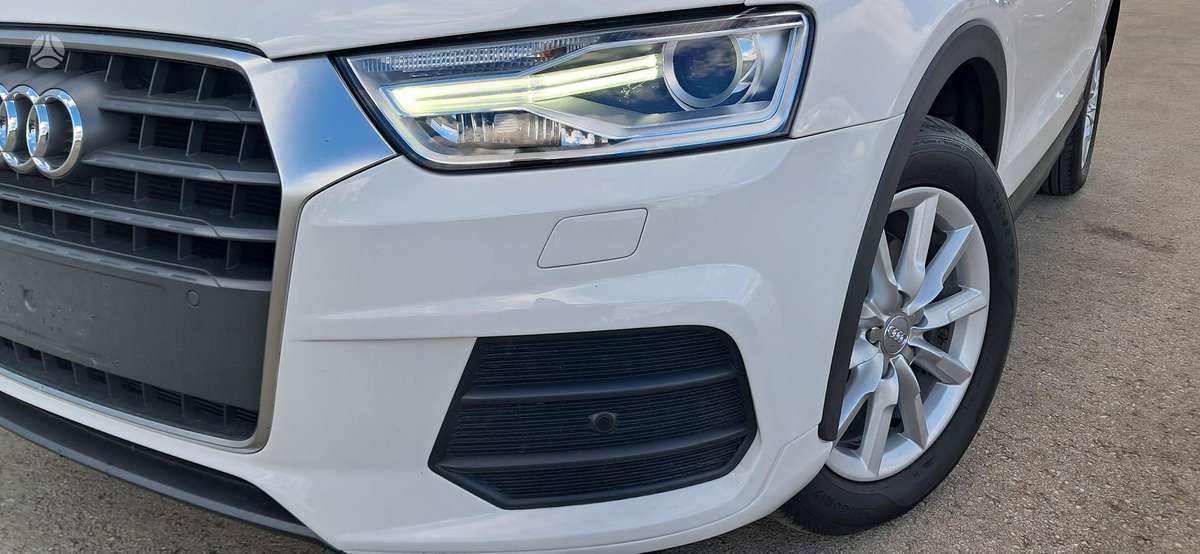 Audi Q3, 2.0 l., off-road / crossover