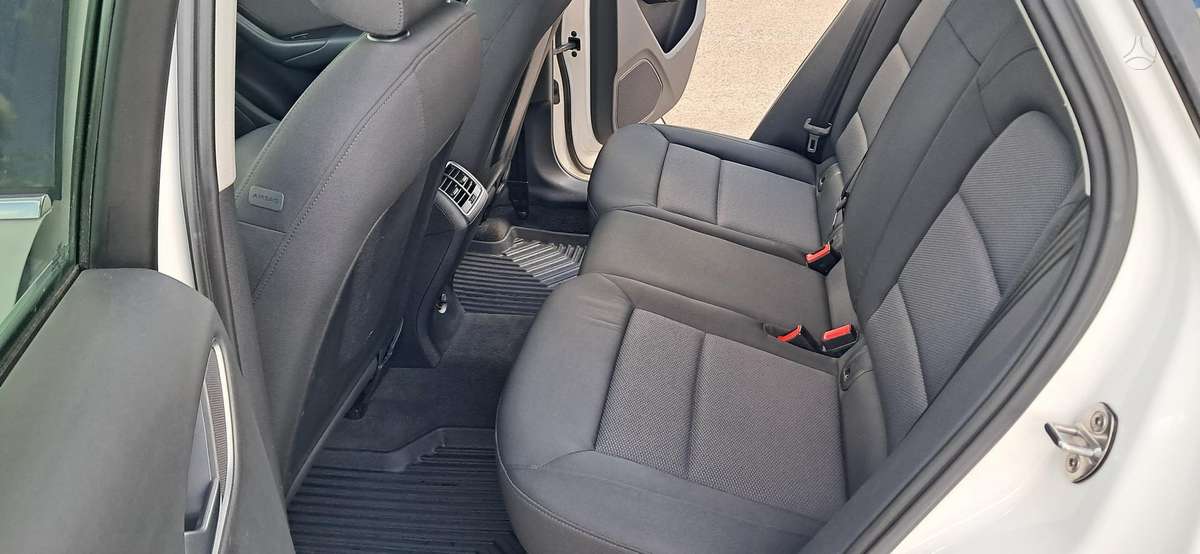 Audi Q3, 2.0 l., off-road / crossover