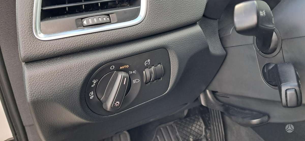 Audi Q3, 2.0 l., off-road / crossover