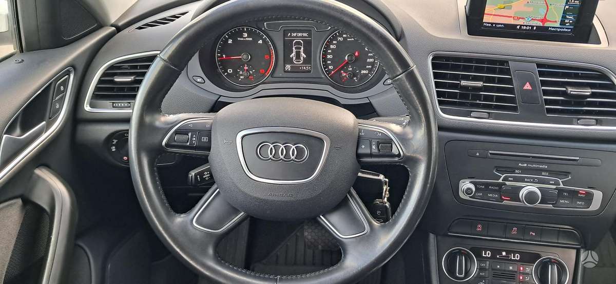 Audi Q3, 2.0 l., off-road / crossover