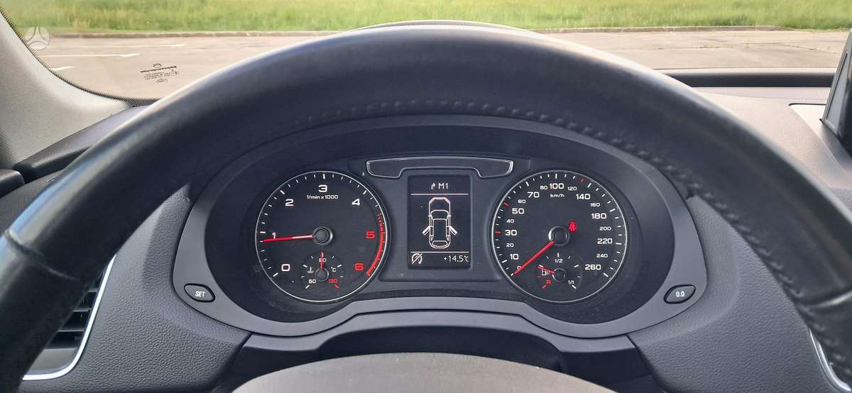 Audi Q3, 2.0 l., off-road / crossover