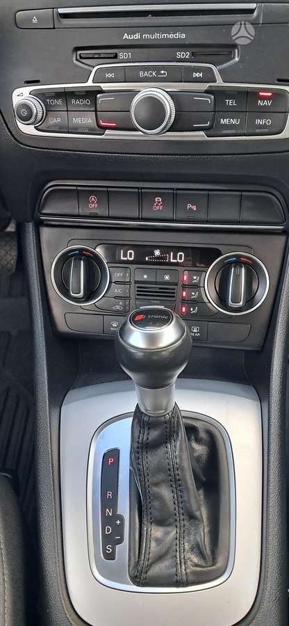 Audi Q3, 2.0 l., off-road / crossover