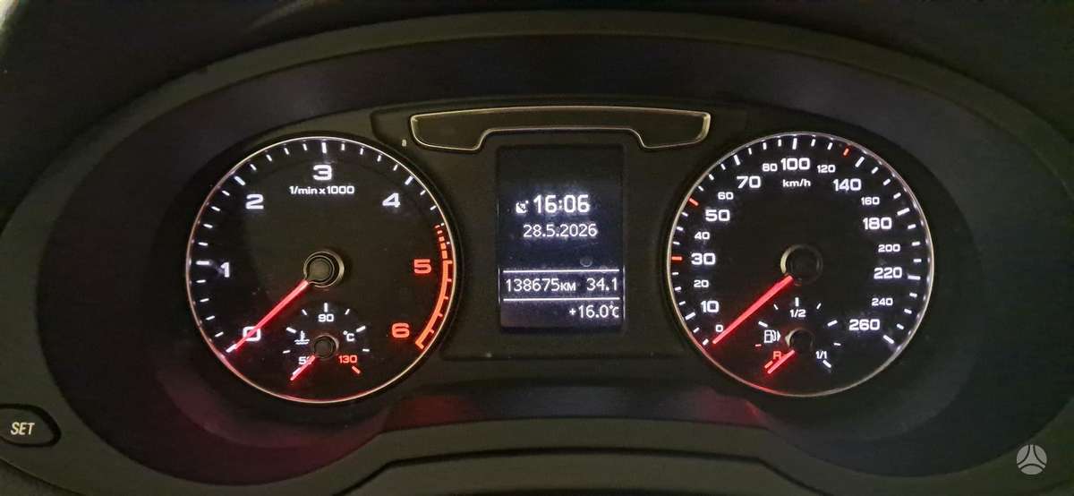 Audi Q3, 2.0 l., off-road / crossover