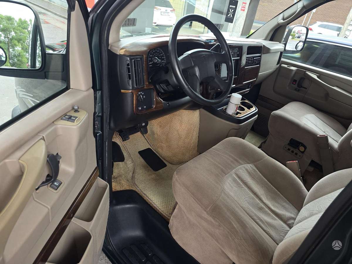Chevrolet Express, 5.3 l., Минивэн