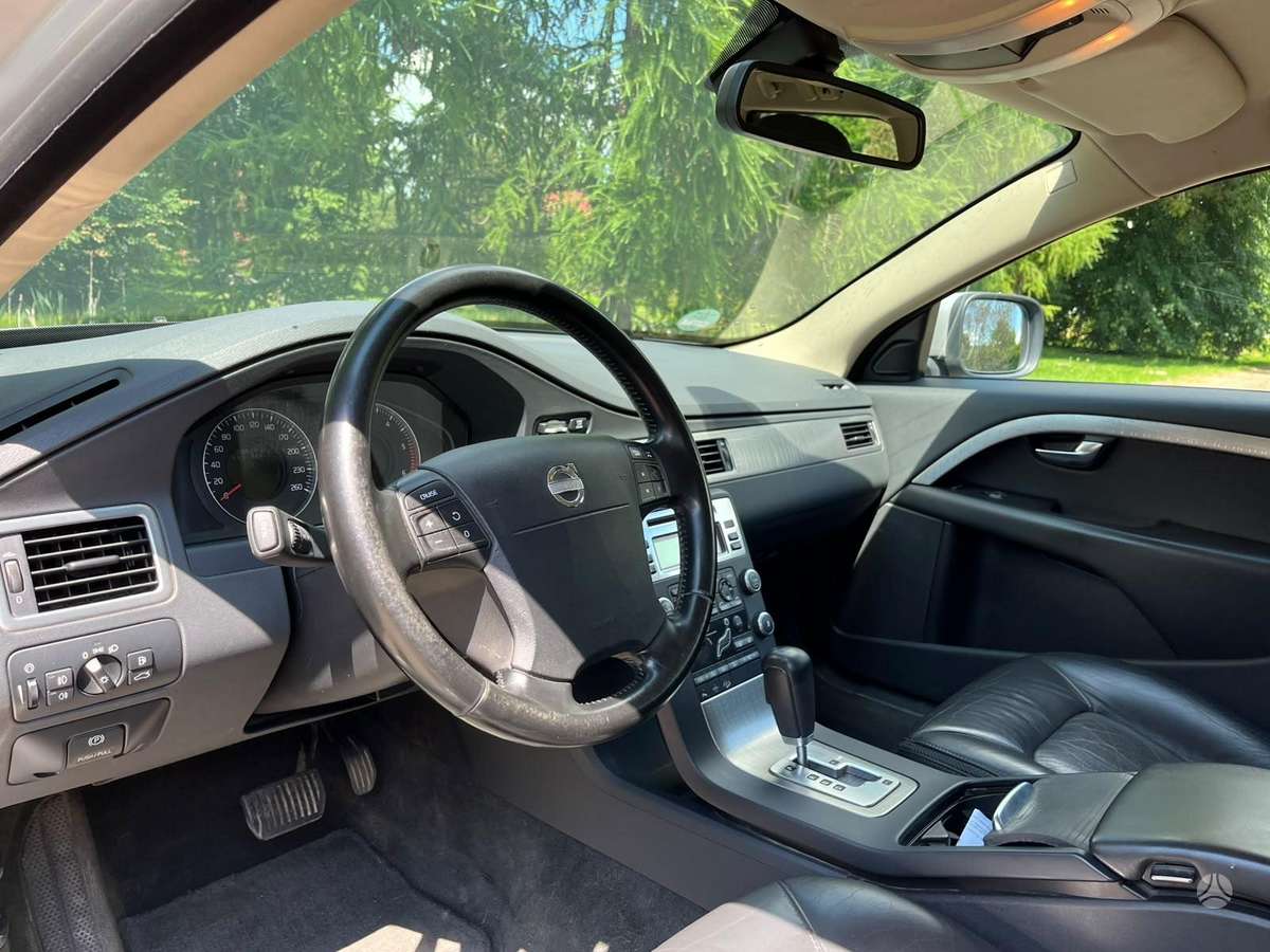 Volvo XC70 - 8