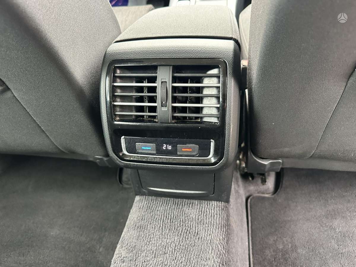 Volkswagen Passat - 11