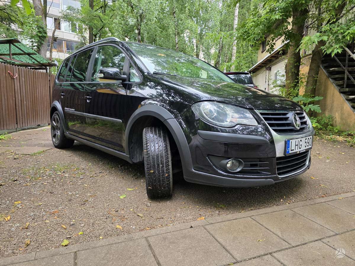 Volkswagen Cross Touran - 1