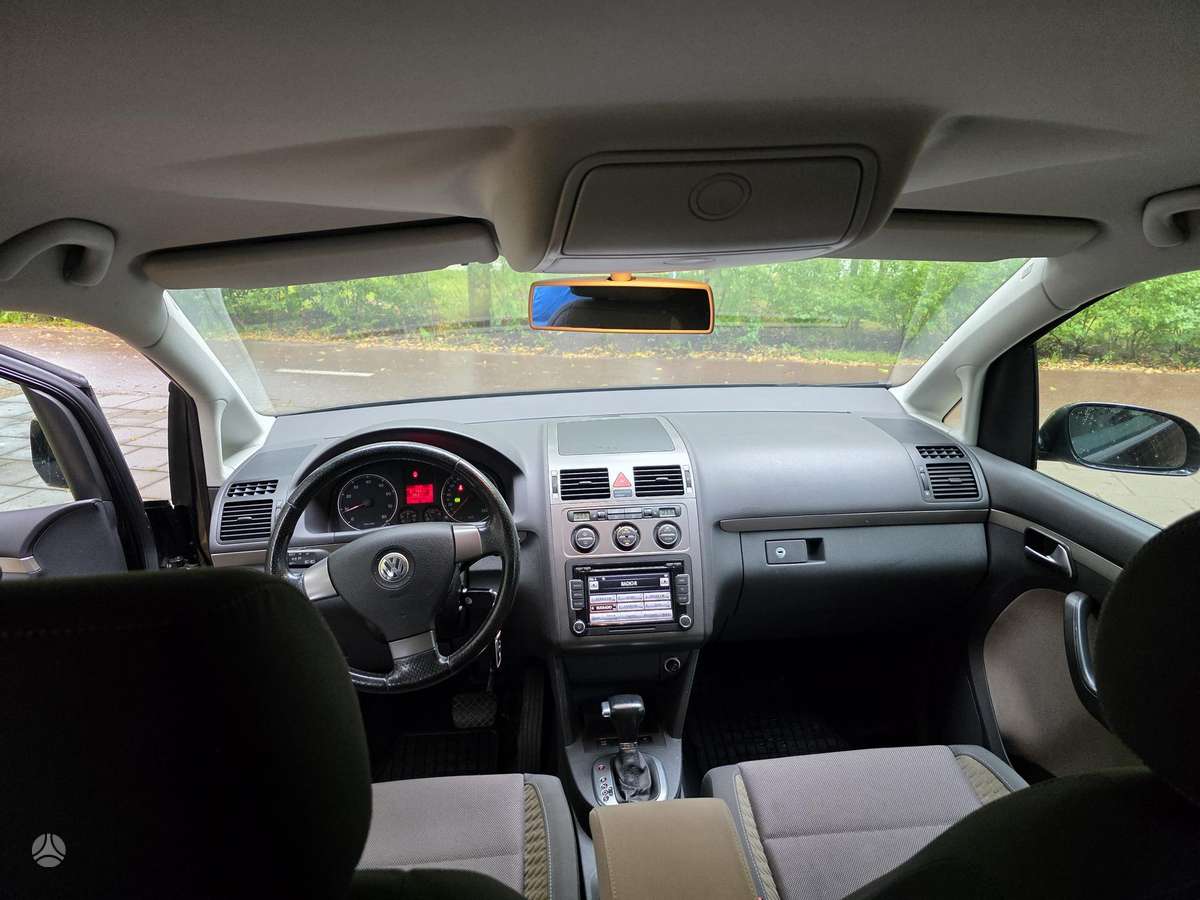 Volkswagen Cross Touran - 9