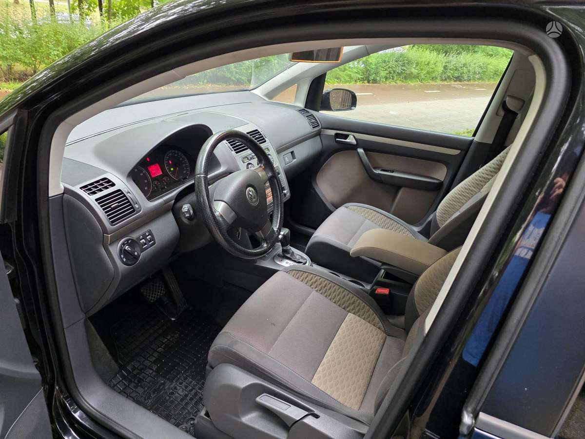 Volkswagen Cross Touran - 11
