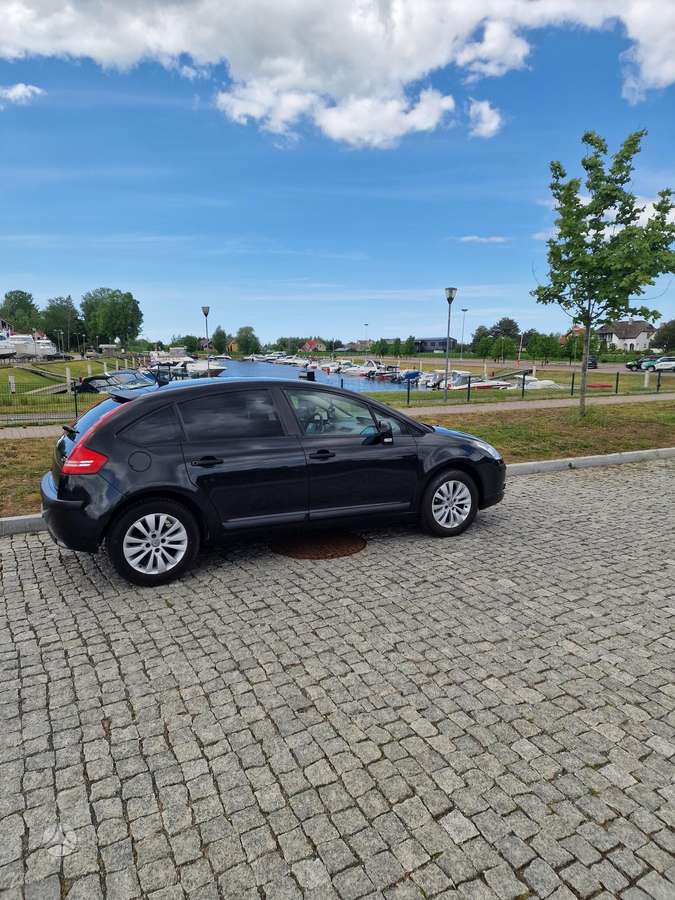 Citroen C4, 1.6 l., hatchback