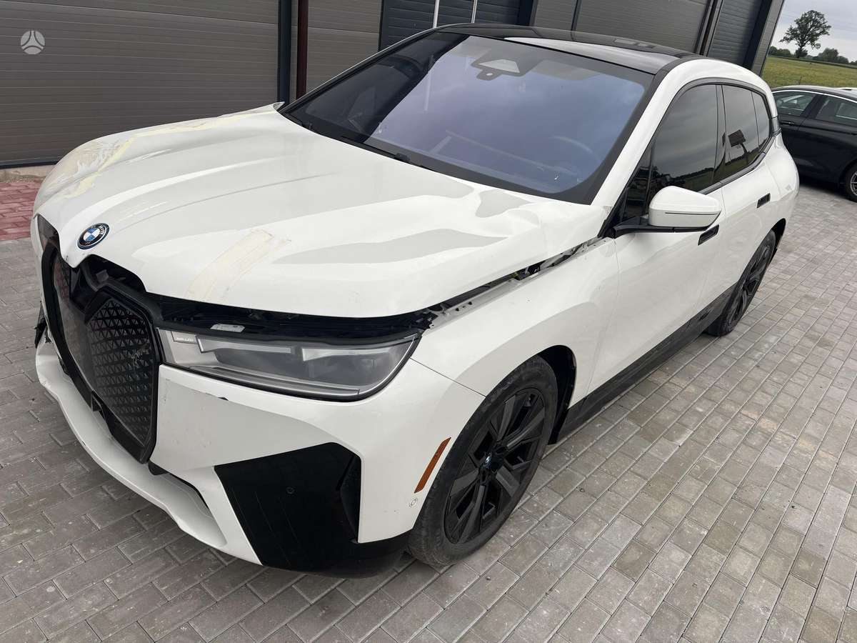 BMW iX, 112 kWh, off-road / crossover