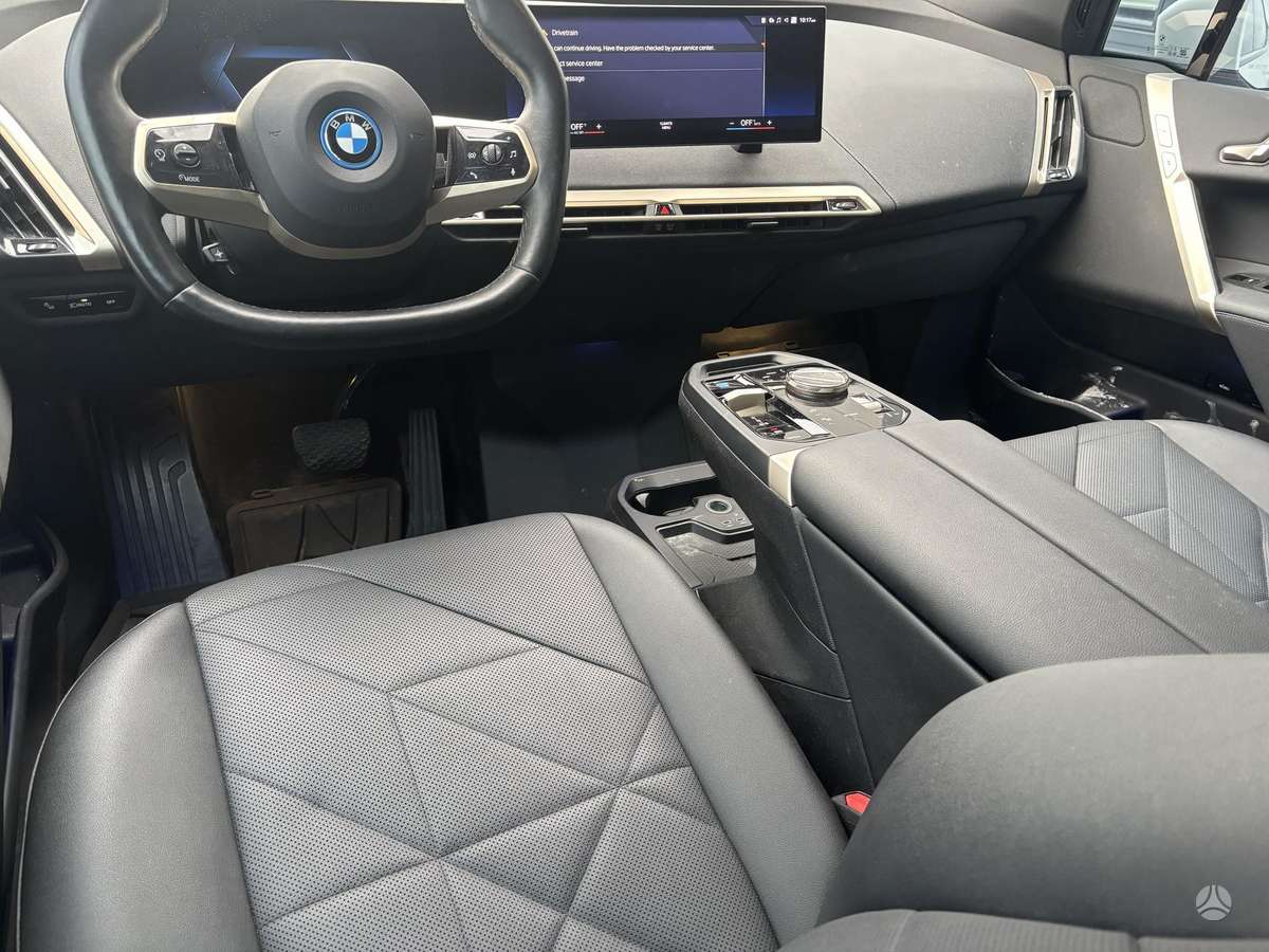 BMW iX, 112 kWh, off-road / crossover