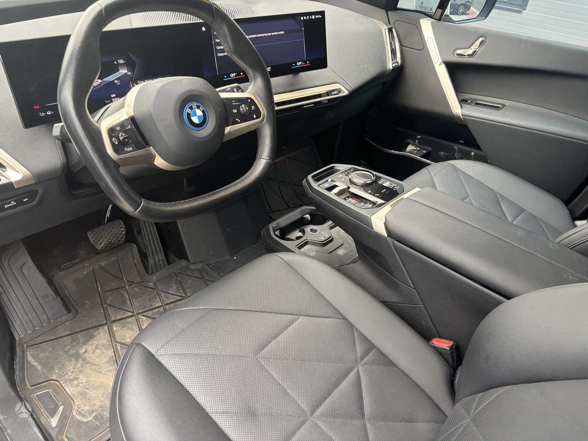 BMW iX, 112 kWh, off-road / crossover