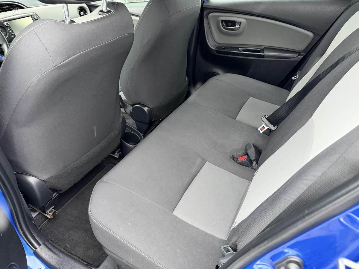 Toyota Yaris - 10