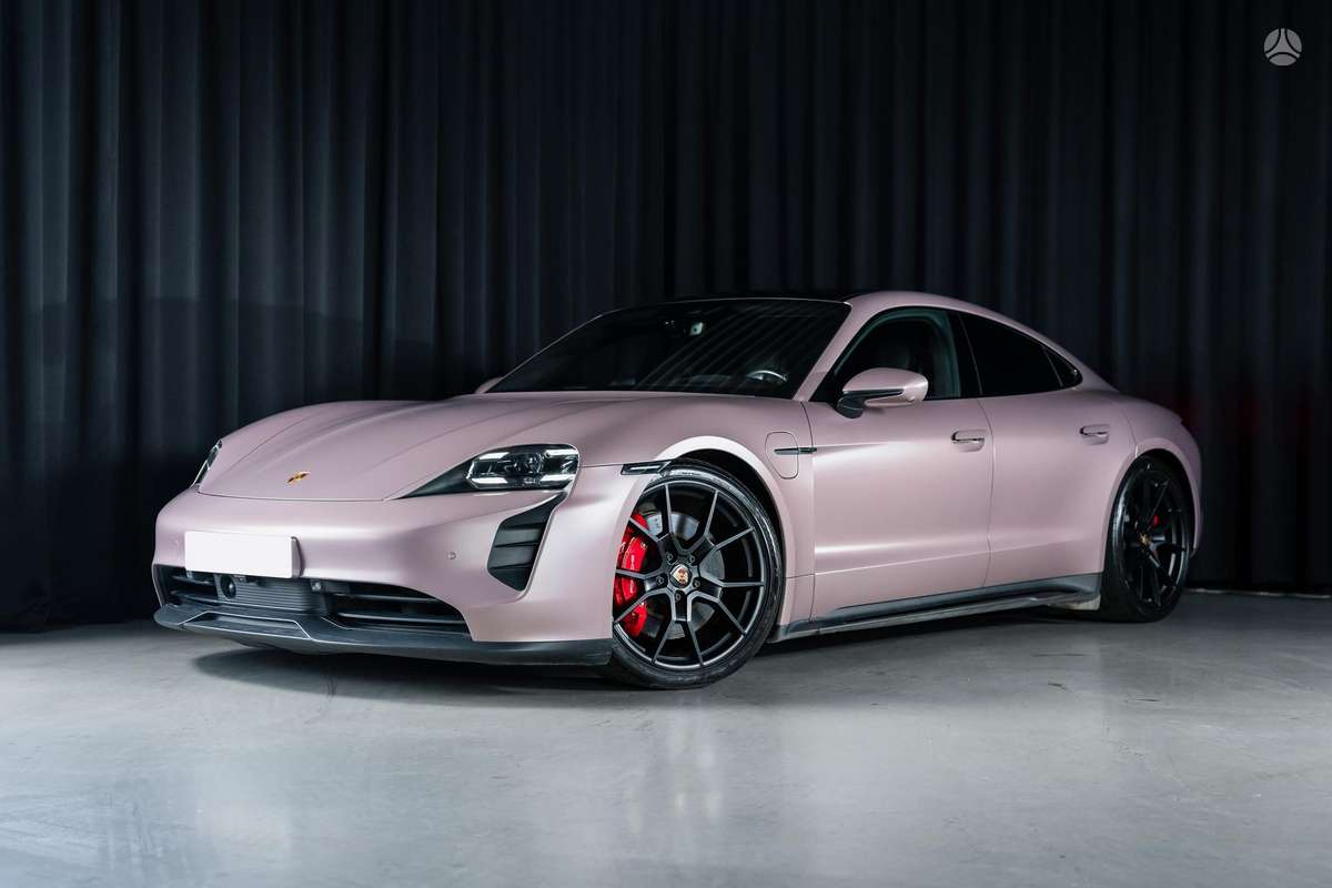 Porsche Taycan, Седан
