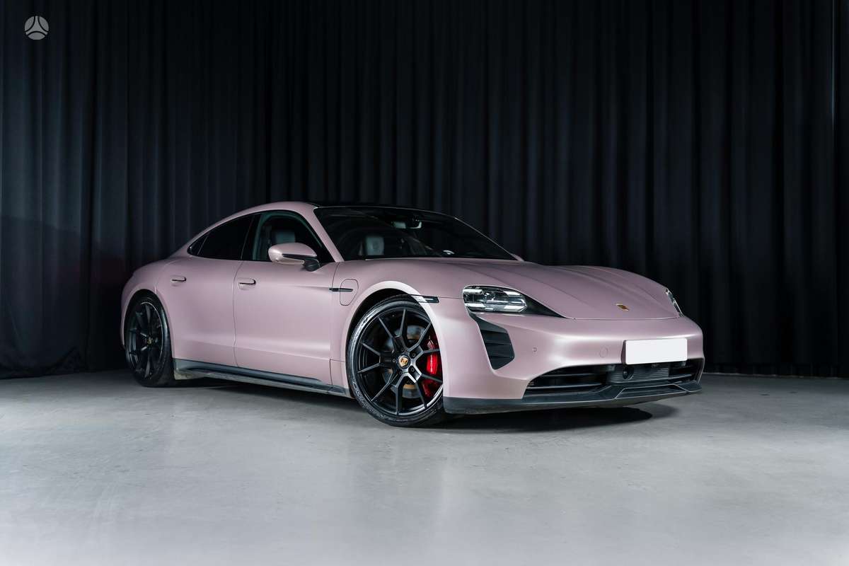 Porsche Taycan, sedanas