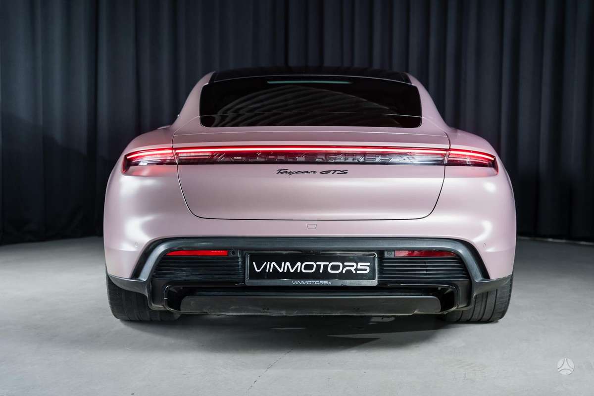 Porsche Taycan, sedanas