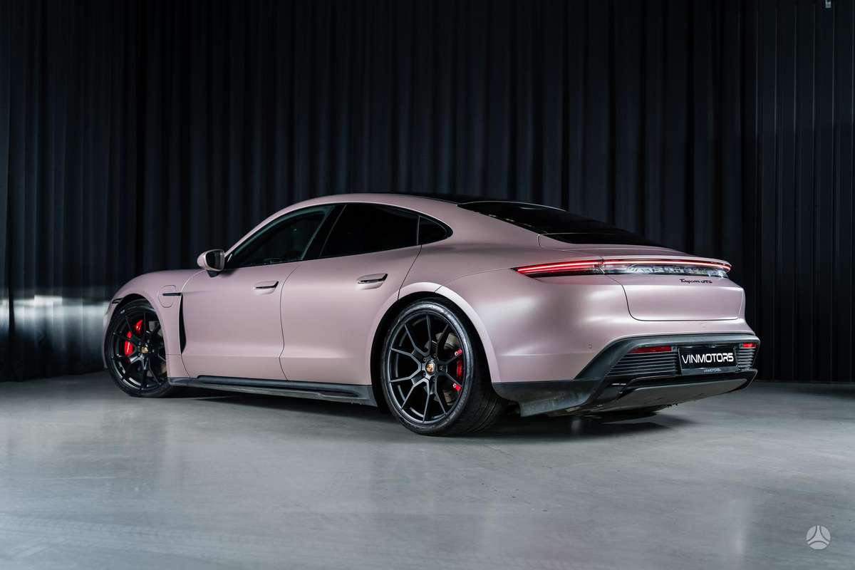 Porsche Taycan, sedanas