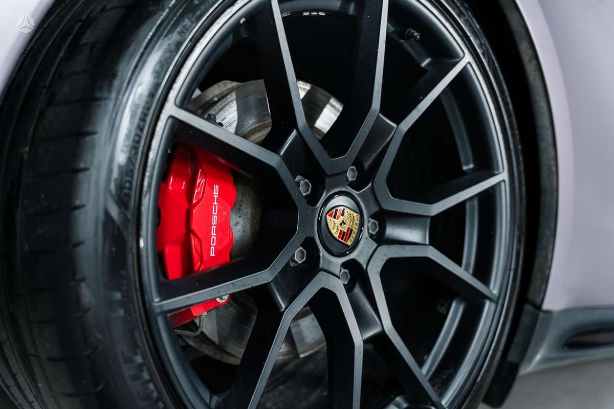 Porsche Taycan, sedanas