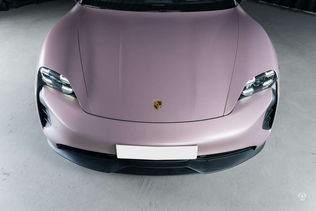 Porsche Taycan, sedanas