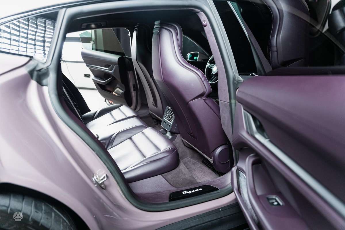 Porsche Taycan, sedanas