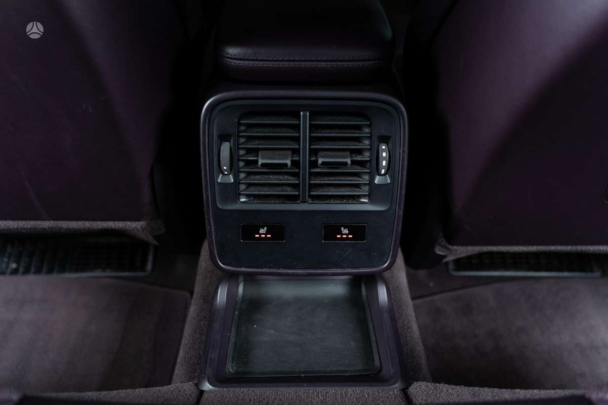 Porsche Taycan, sedanas