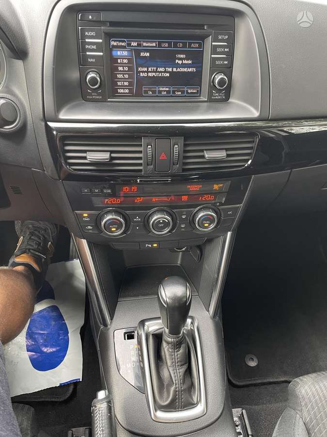 Mazda CX-5, 2.2 l., off-road / crossover